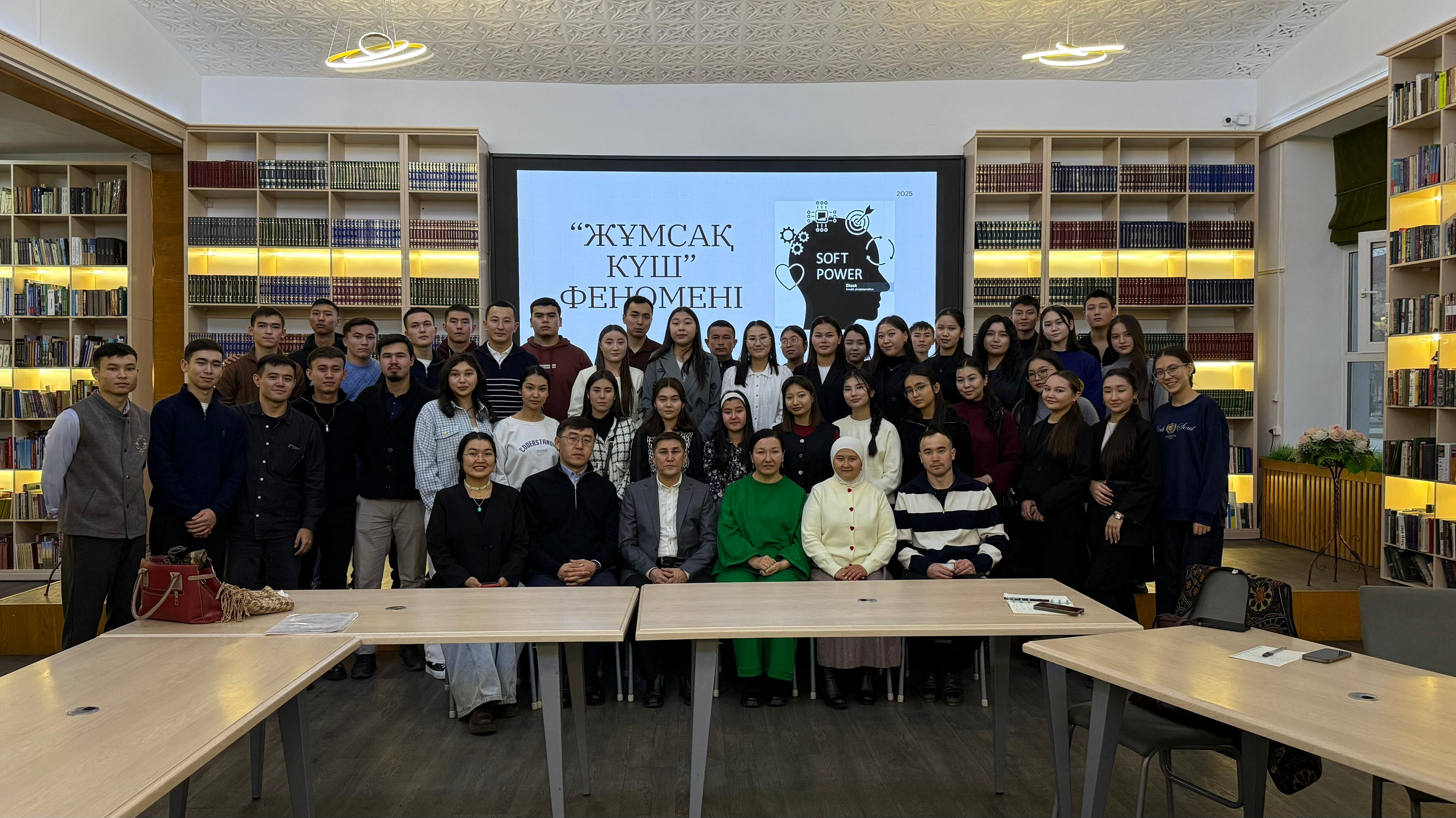 Семей жастарына «Жұмсақ күш феномені» тақырыбында дәріс оқылды